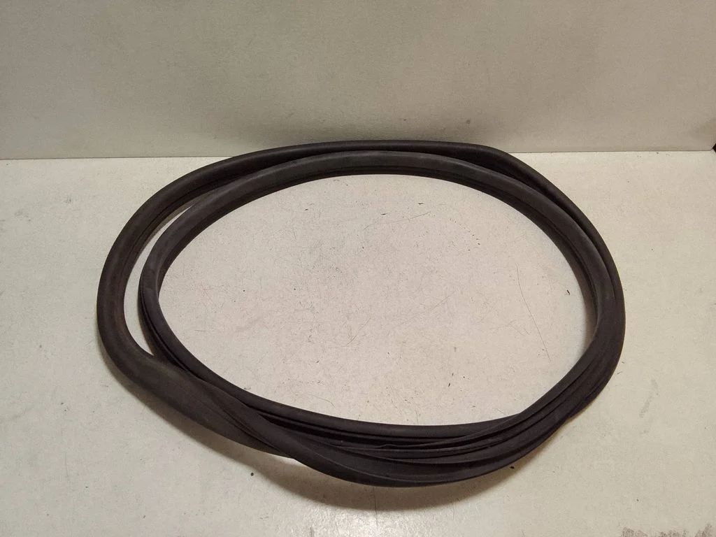 Tagaukse tihend (kere pool) – Opel Astra H (2004-2012)