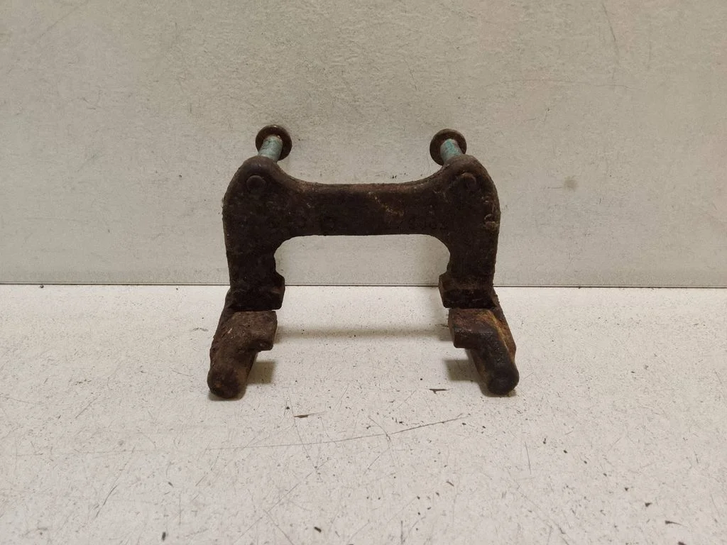 Piduriklotside hoidik/kandur (tagumine) – Audi A4 S4 B6 8E 8H (2001-2005)
