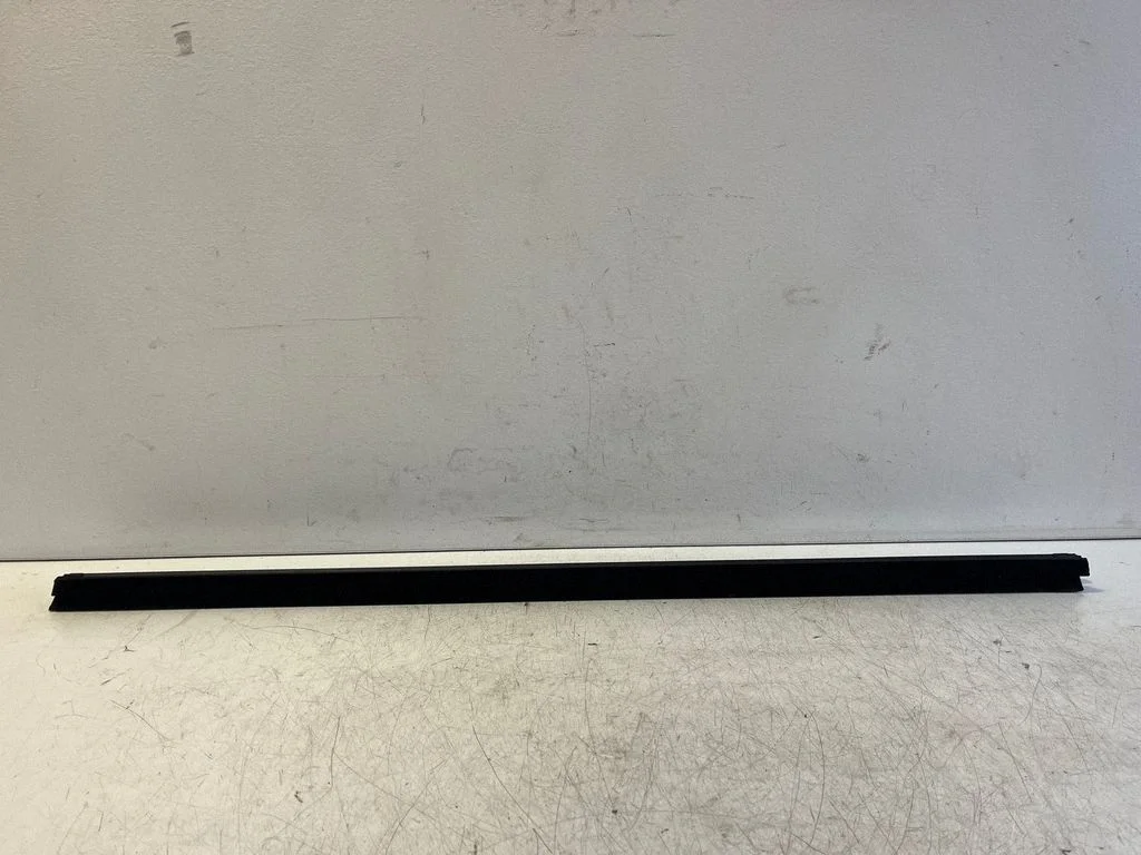 Front door glass trim molding – Mercedes-Benz B-Class W247 (2018-)