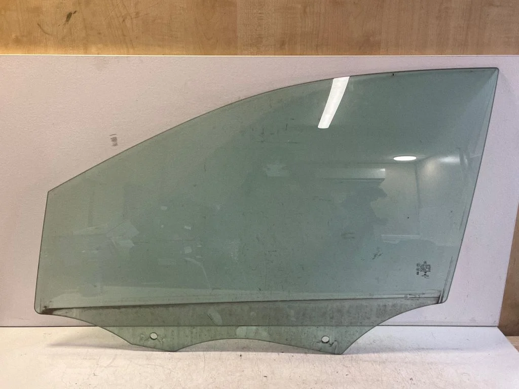 Front door window glass four-door – Mercedes-Benz B-Class W247 (2018-)