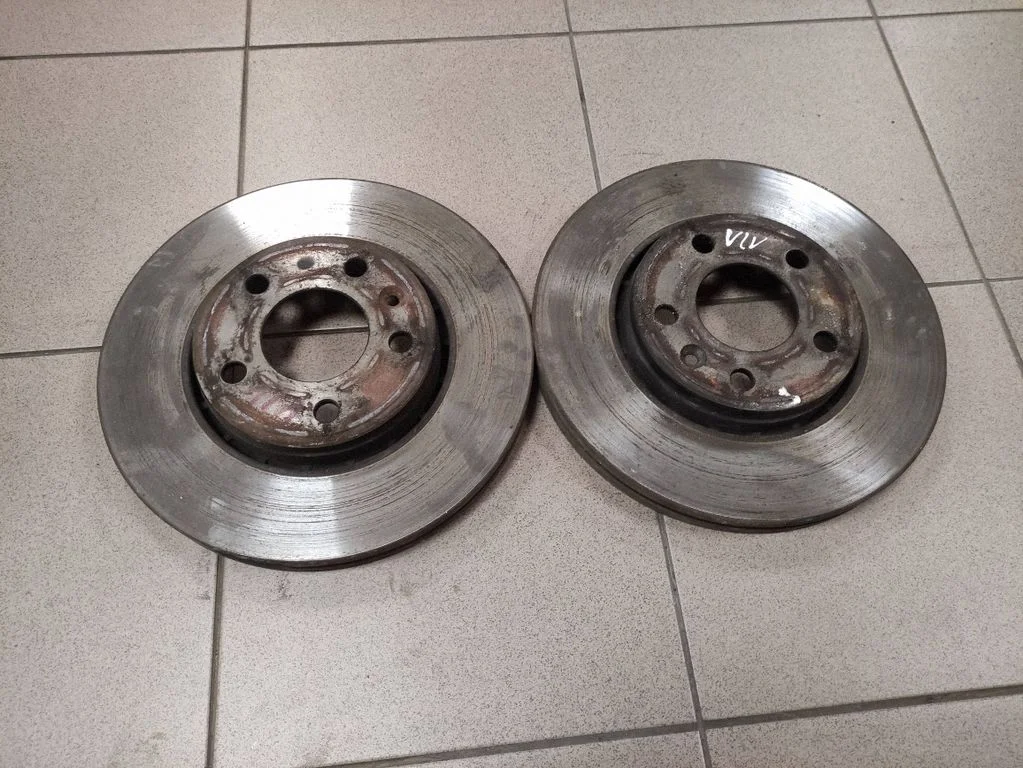 Tarcza hamulcowa przednia – Opel Vivaro (2001-2014)