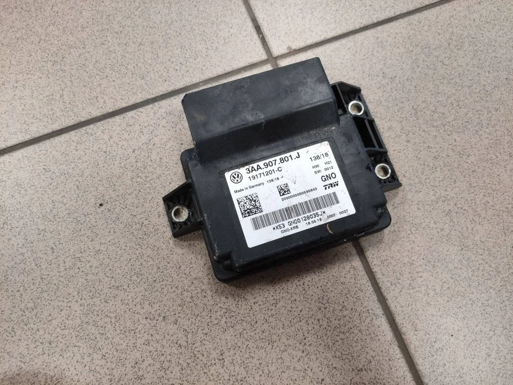Hand brake control module – Volkswagen Tiguan (2007-2016)