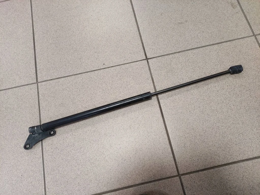 Tailgate/trunk strut/damper – Volkswagen Tiguan (2007-2016)