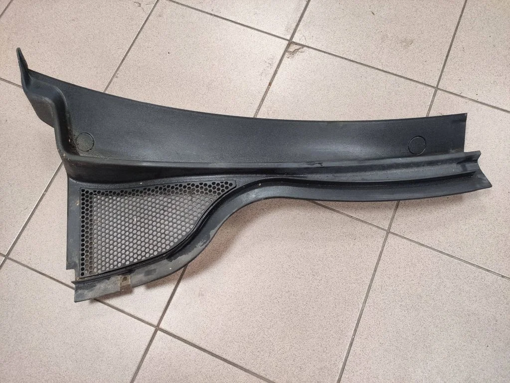 Wiper trim – Volkswagen Tiguan (2007-2016)
