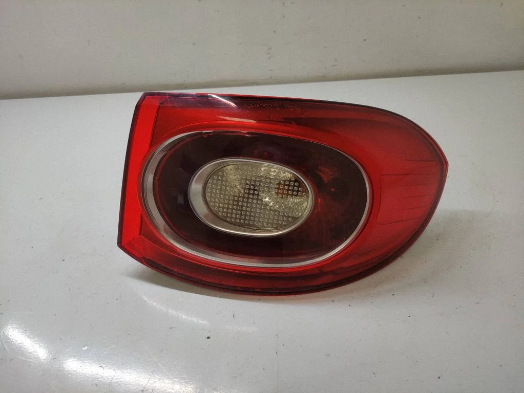 Lampa tylna w błotniku – Volkswagen Tiguan (2007-2016)