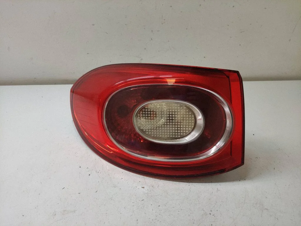 Lampa tylna w błotniku – Volkswagen Tiguan (2007-2016)