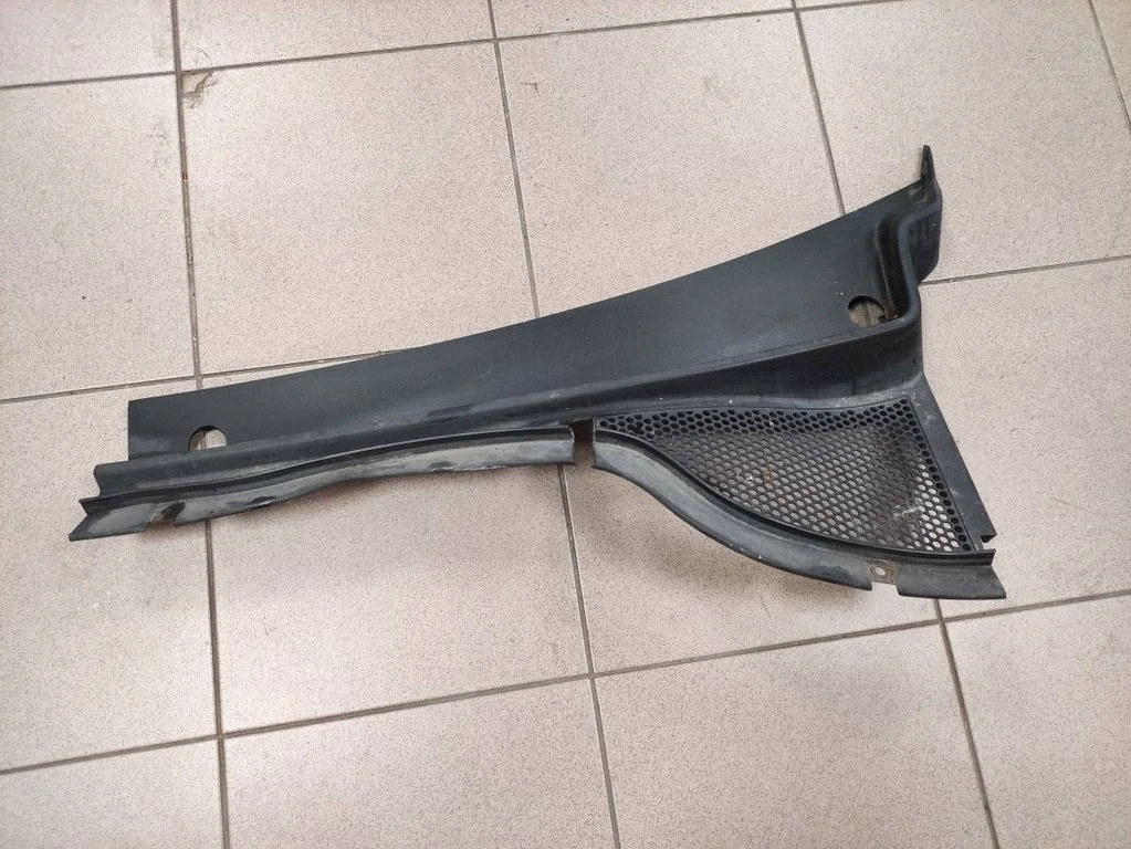 Wiper trim – Volkswagen Tiguan (2007-2016)