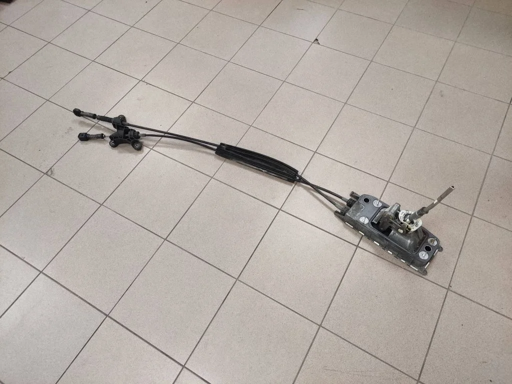 Gear selector mechanism – Volkswagen Tiguan (2007-2016)