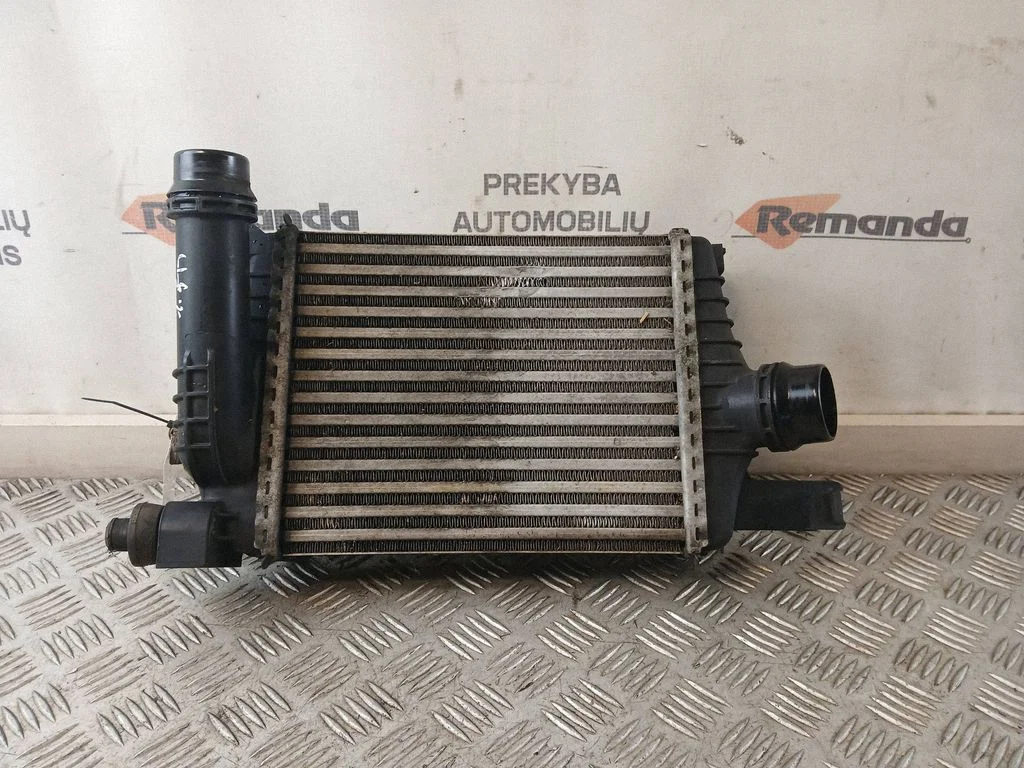 Vahejahuti radiaator 144961381R
