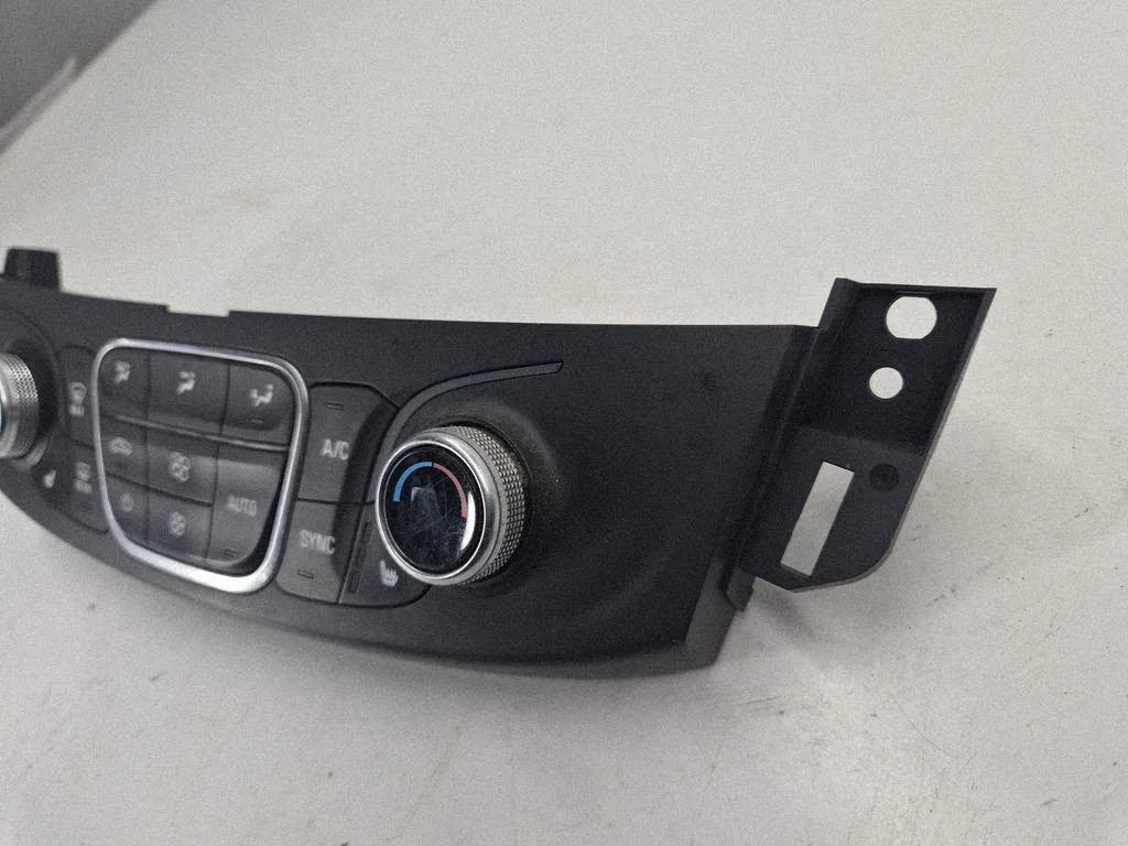 Panel sterowania klimatyzacją / nawiewem – Chevrolet Traverse II (2018-2023)