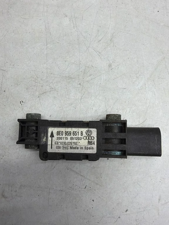 Airbag deployment crash/impact sensor – Audi A3 S3 8P (2003-2012)