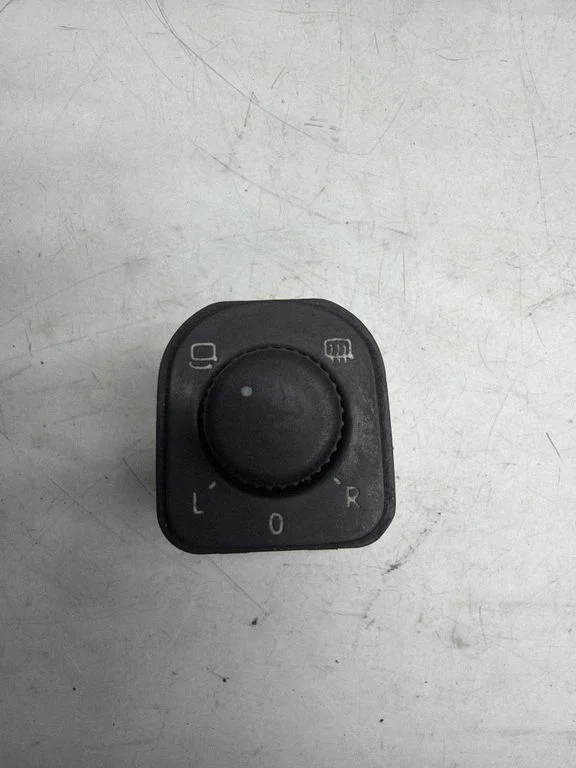 Electric window control switch – Audi A4 S4 B8 8K (2008-2015)