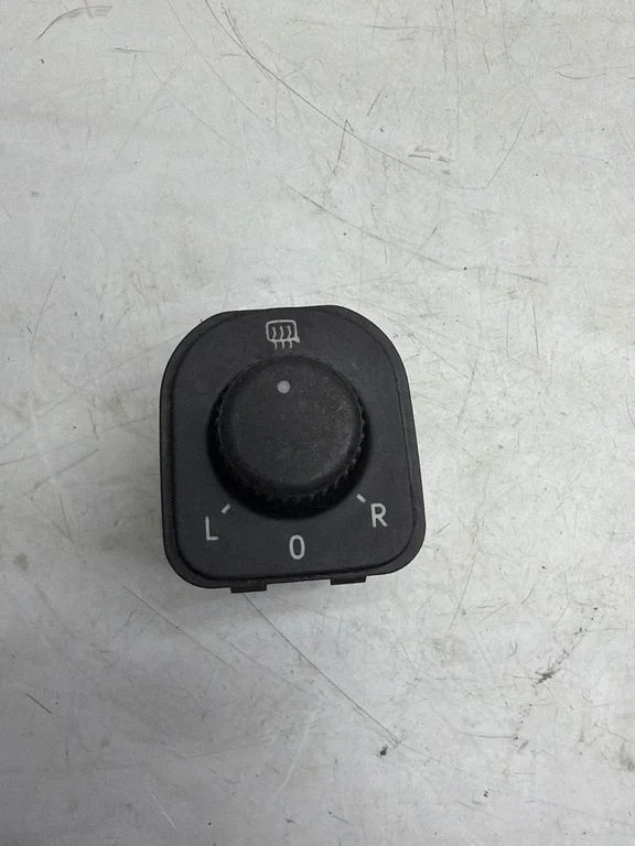 Electric window control switch – Audi A4 S4 B8 8K (2008-2015)