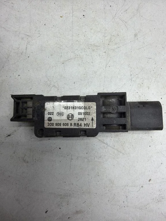 Airbag deployment crash/impact sensor – Volkswagen Phaeton (2002-2016)