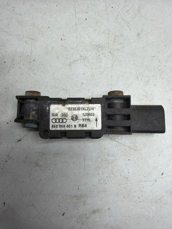 Airbag deployment crash/impact sensor – Audi A3 S3 8P (2003-2012)
