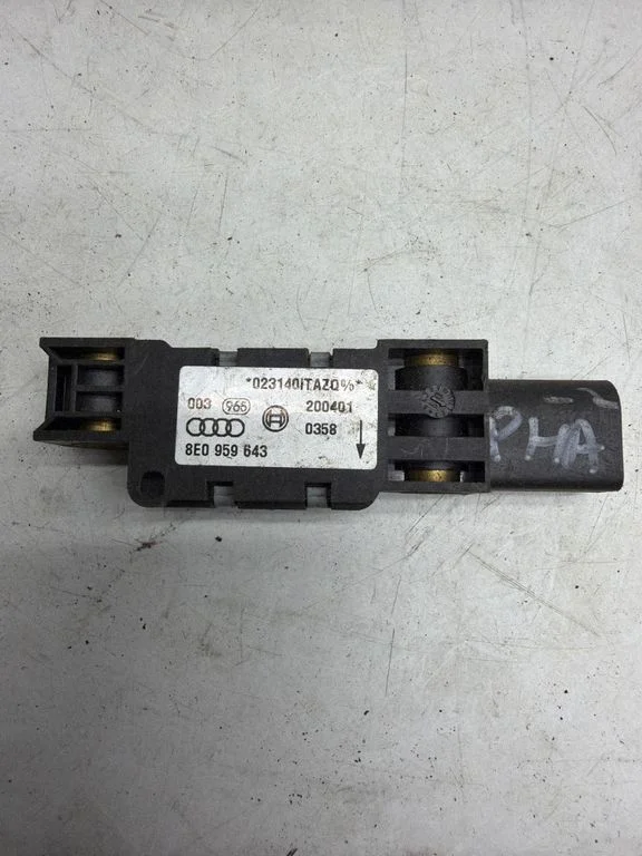 Drošības spilvenu trieciena sensors – Audi A6 S6 C5 4B (1997-2005)