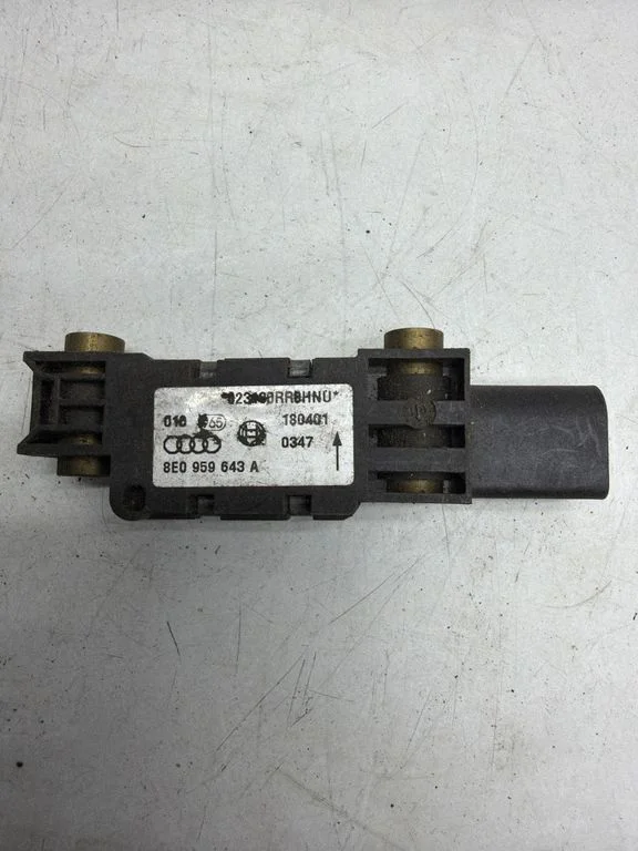 Drošības spilvenu trieciena sensors – Audi A4 S4 B6 8E 8H (2001-2005)