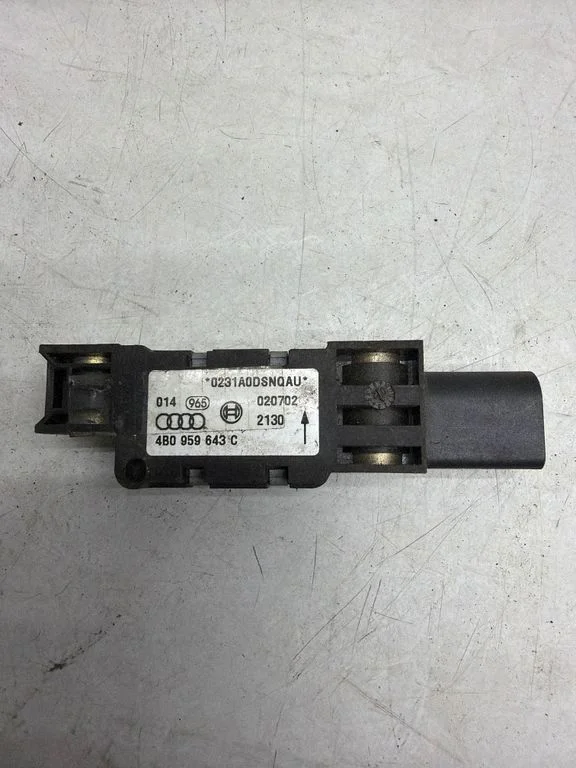 Drošības spilvenu trieciena sensors – Audi A6 S6 C5 4B (1997-2005)