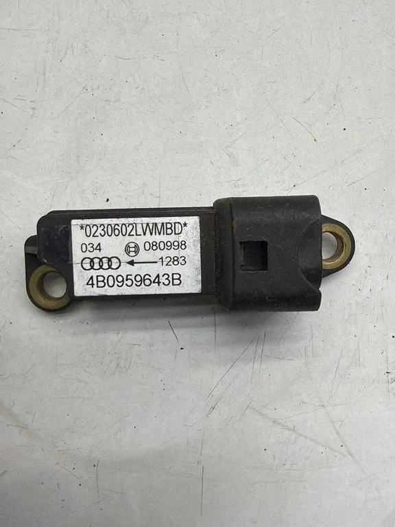 Drošības spilvenu trieciena sensors – Audi A6 S6 C5 4B (1997-2005)