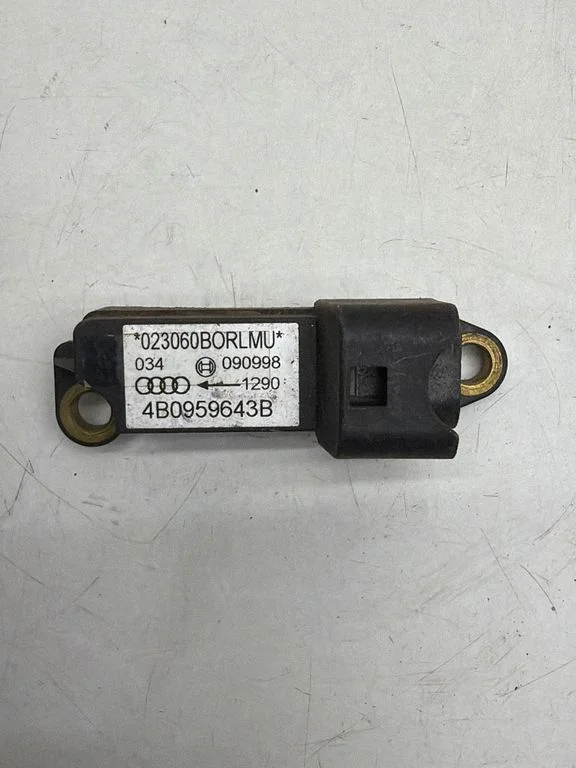 Drošības spilvenu trieciena sensors – Audi A6 S6 C5 4B (1997-2005)