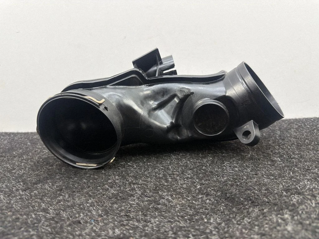 Air intake duct part – BMW 6 Series F12 F13 (2010-2018)