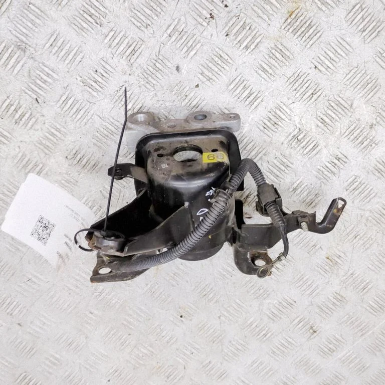 Engine mount bracket 1230537160