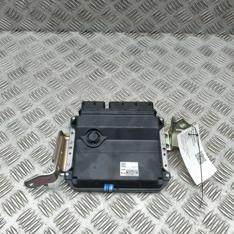 Engine control unit/module 8966176430