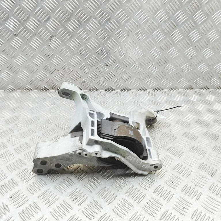 Dzinēja spilvens – Mazda CX-30 (2019-)