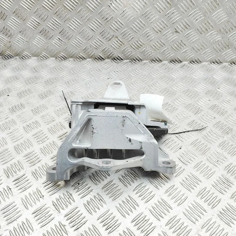 Dzinēja spilvens – Mazda CX-30 (2019-)