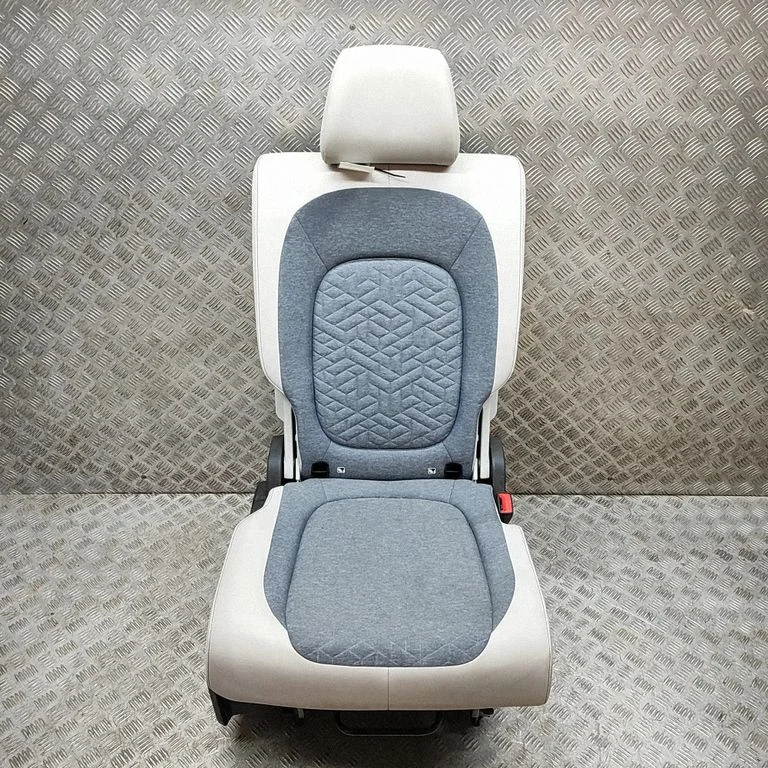 Rear seat 1T3885406P