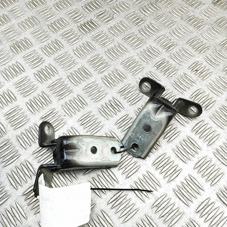 Front door hinges set – Hyundai Kona I (2017-2023)