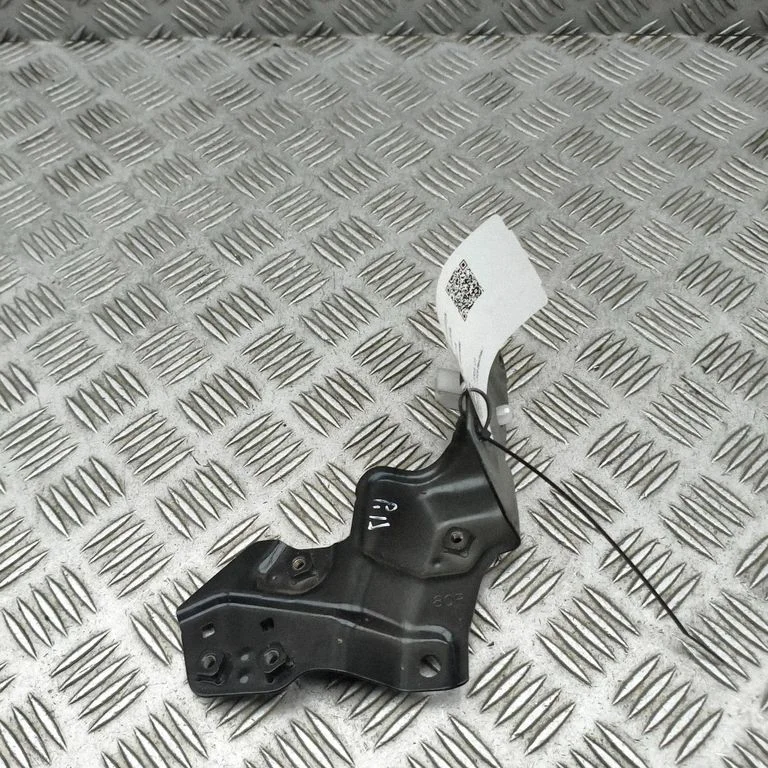 Fender mounting bracket 5380376010
