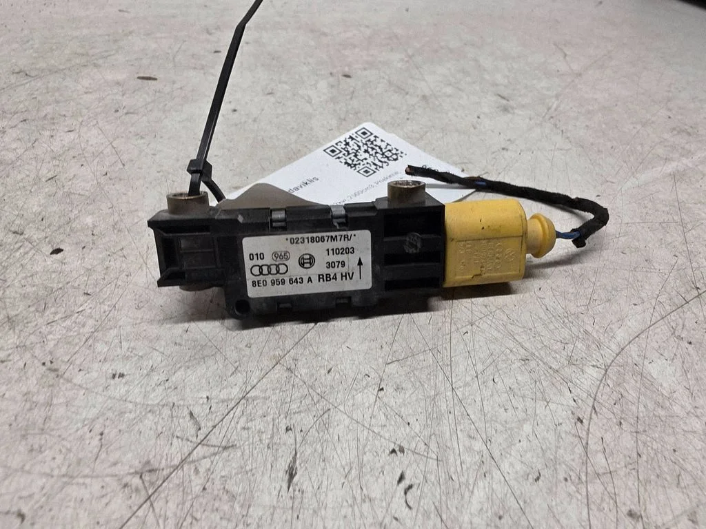 Drošības spilvenu trieciena sensors – Audi A6 S6 C5 4B (1997-2005)