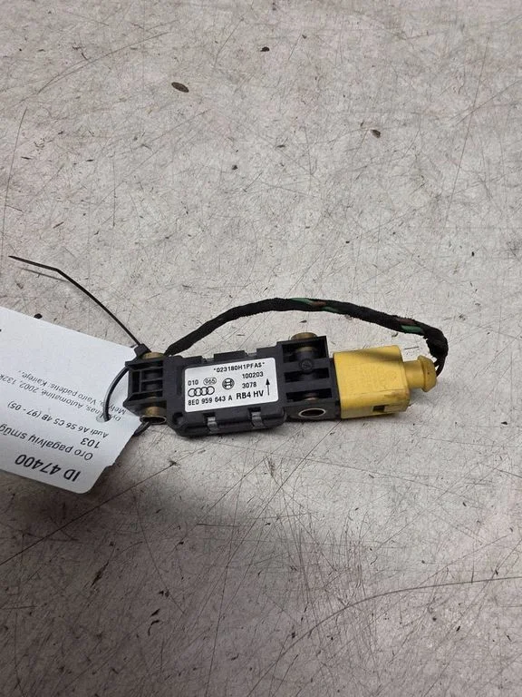 Drošības spilvenu trieciena sensors – Audi A6 S6 C5 4B (1997-2005)