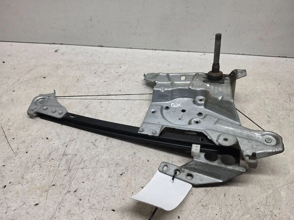 Tagaukse mehaaniline aknatõstuk – Audi A4 S4 B5 8D (1994-1999)