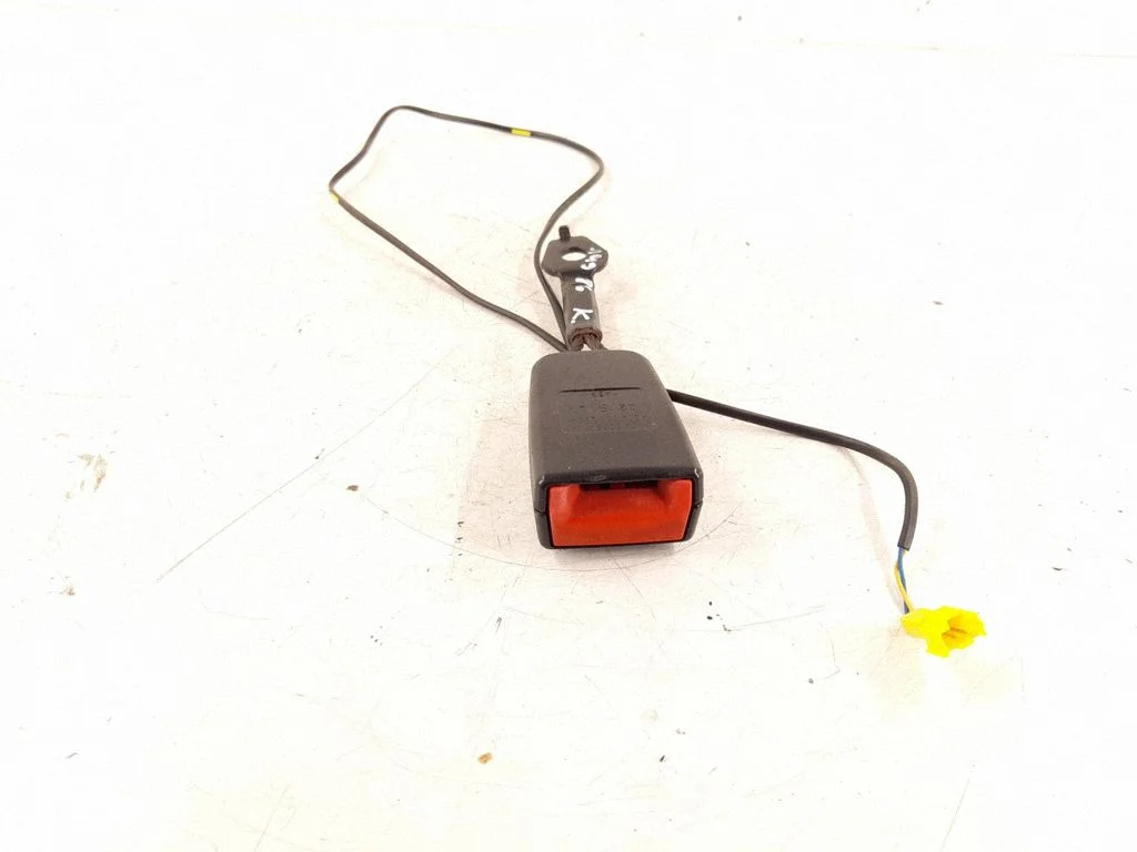 Front seatbelt buckle 2048602369 – Mercedes-Benz C-Class AMG W204 (2007-2014)