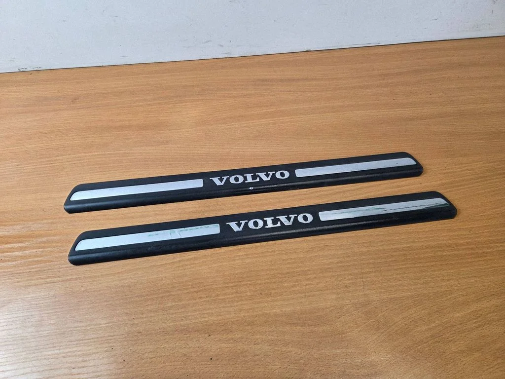 Sliekšņu apdares komplekts (iekšējais) – Volvo V60 (2013-2018)
