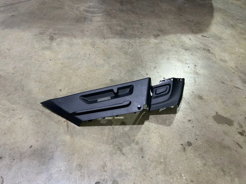 Parcel shelf load cover mount bracket JX7BA46808A