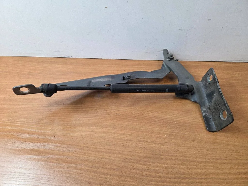Engine bonnet/hood hinges – Volvo V60 (2013-2018)