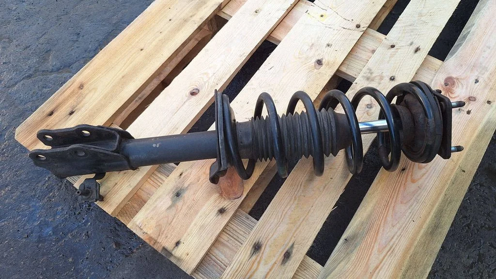 Front shock absorber with coil spring