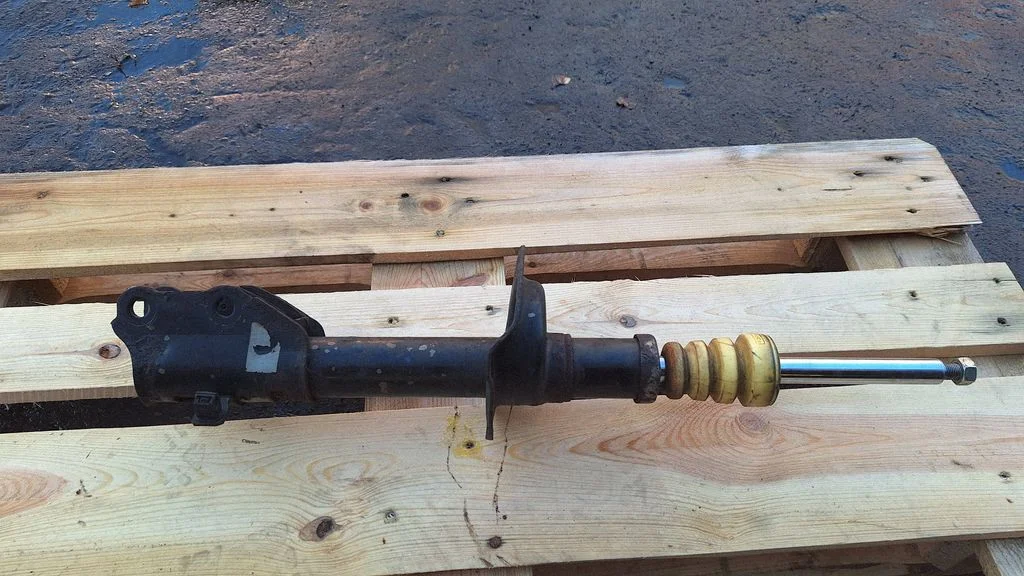 Front shock absorber/damper