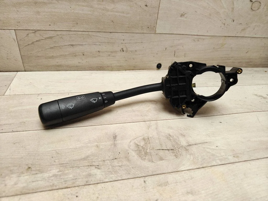 Pagriezienu/gaismu svira – Mercedes-Benz A klase W168 (1997-2004)