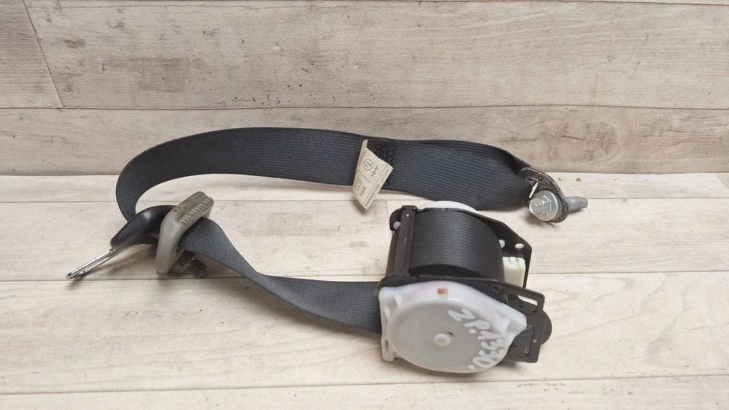 Rear seatbelt – Nissan Murano Z50 (2002-2008)