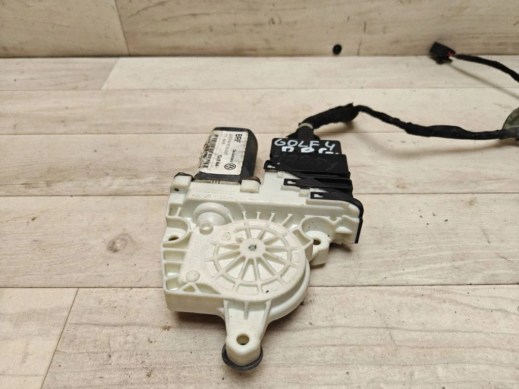 Rear door window regulator motor – Volkswagen Golf IV (1998-2005)