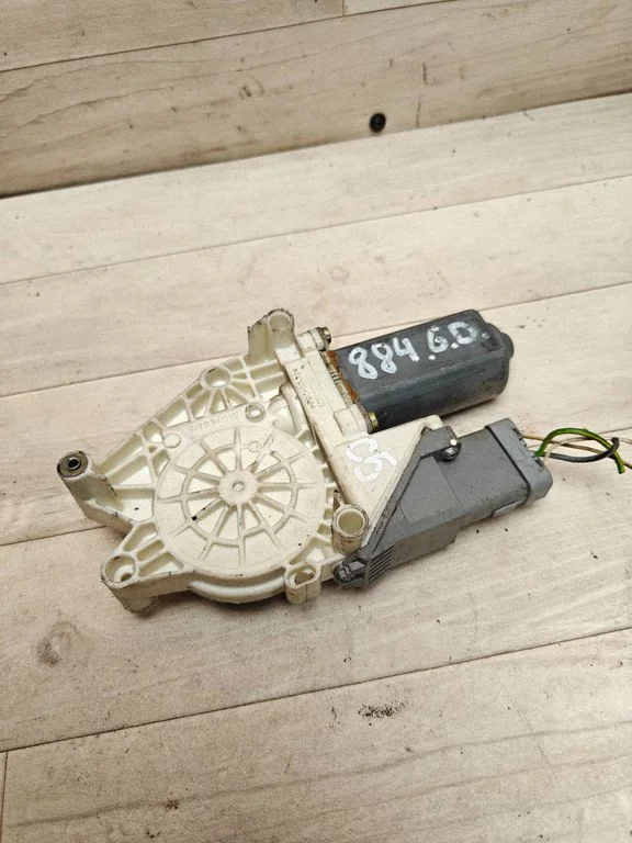 Rear door window regulator motor – Citroen C5 (2005-2008)