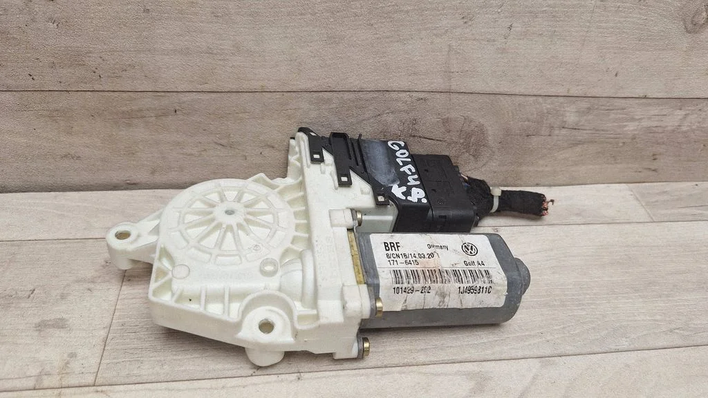 Front door window regulator motor – Volkswagen Golf VI (2008-2013)