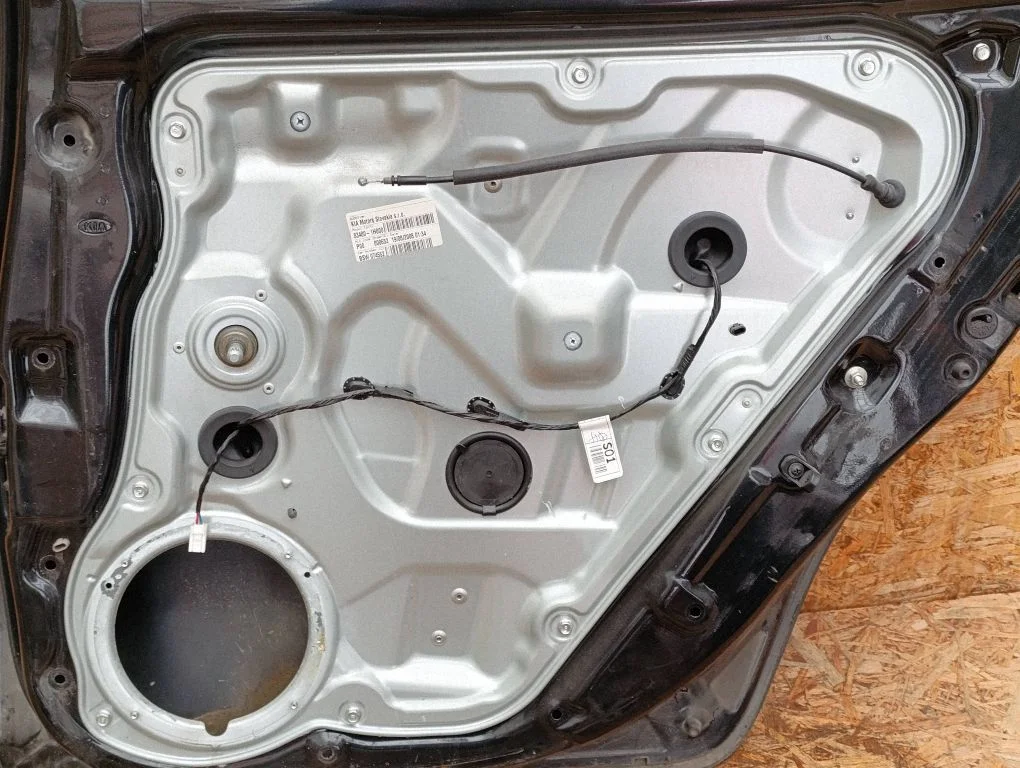 Tagaukse mehaaniline aknatõstuk – KIA Ceed (2006-2012)