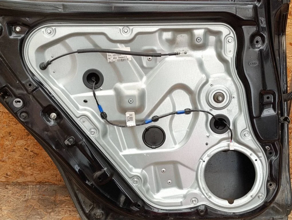 Tagaukse mehaaniline aknatõstuk – KIA Ceed (2006-2012)