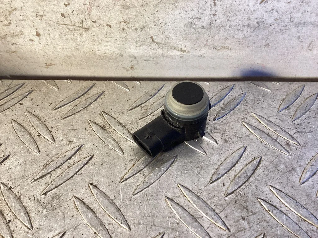 Parkošanās sensors PDC – Mercedes-Benz C klase W205 (2014-2021)