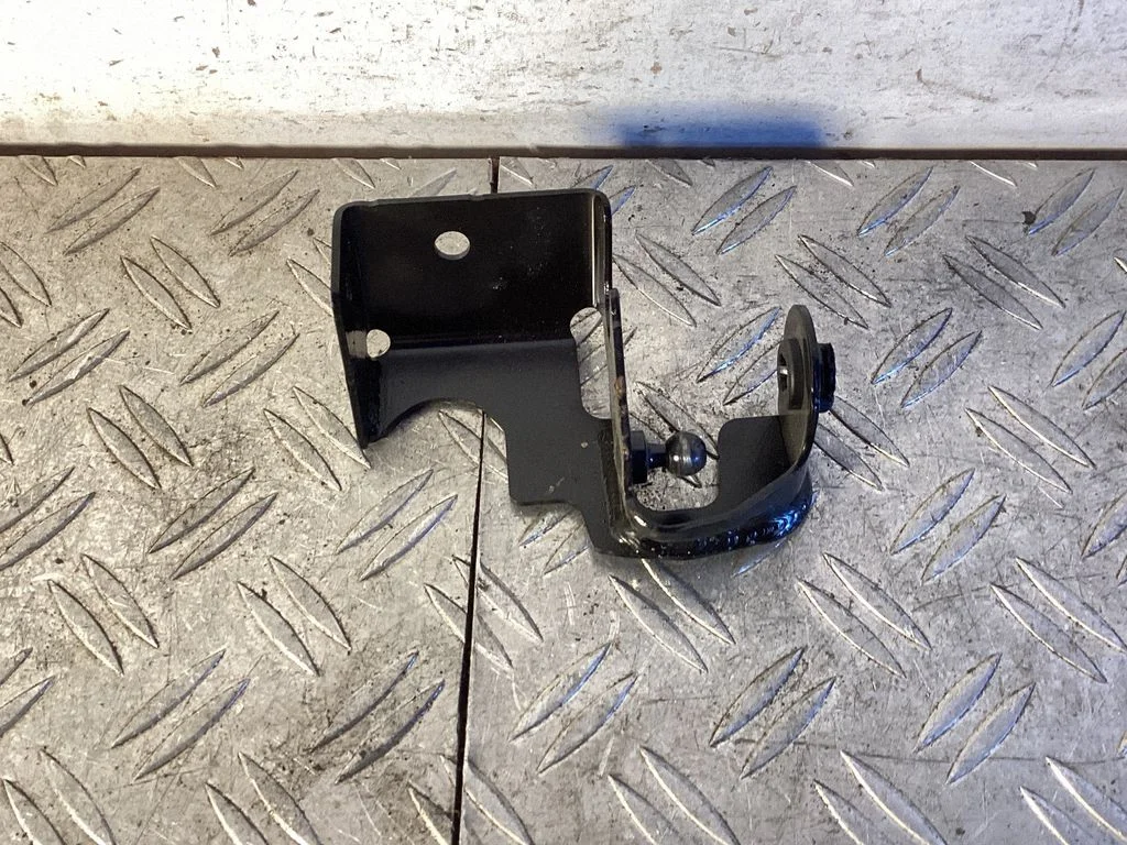 Tailgate/trunk/boot hinge – Mercedes-Benz C-Class W205 (2014-2021)